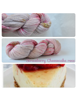 "Strawberry Cheesecake Rose" 100% Alpaga DK
