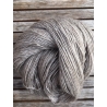 Single 65 % Superwash Mérinos, 20 % Soie et 15 % Yak